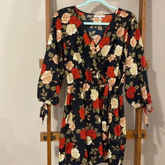 Dresses & Skirts - Black Flower Quarter Sleeve Dress
